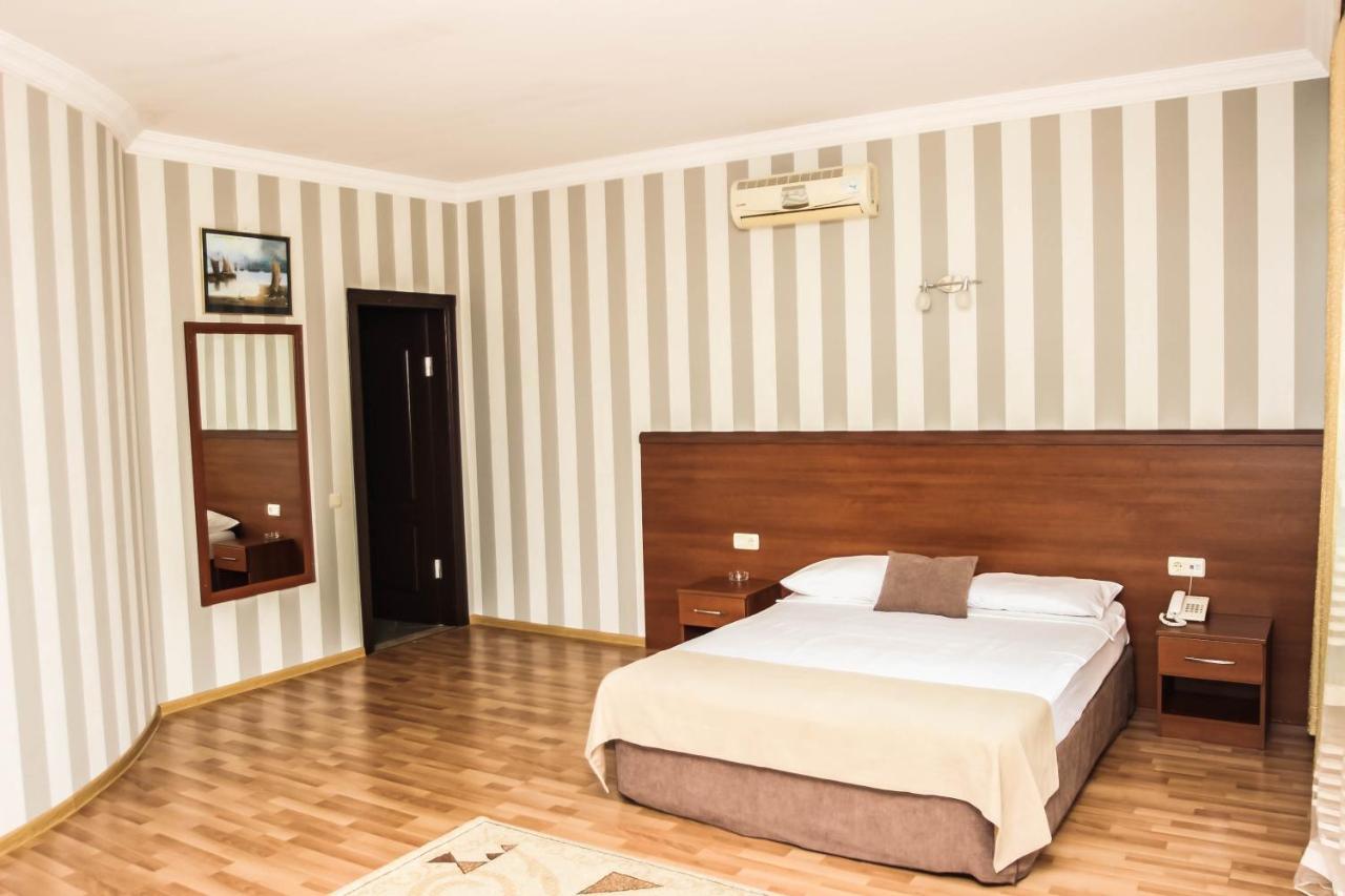 Hotel Istanbul Batumi Exterior photo