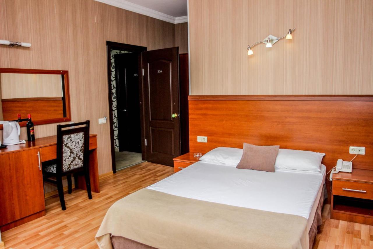 Hotel Istanbul Batumi Exterior photo